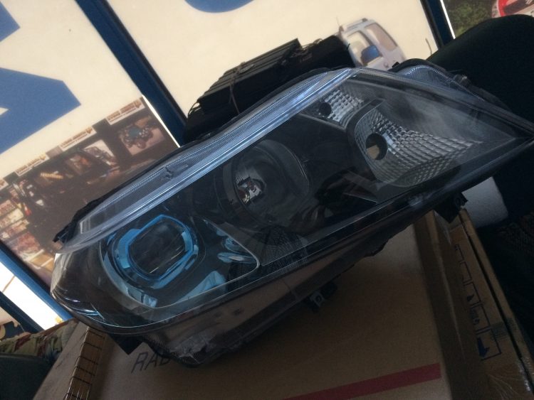 Suzuki Vitara 2017 Model Sağ Far