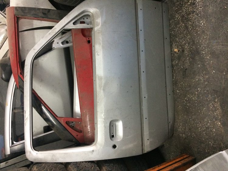 Suzuki Jimny Sağ Ön Kapı